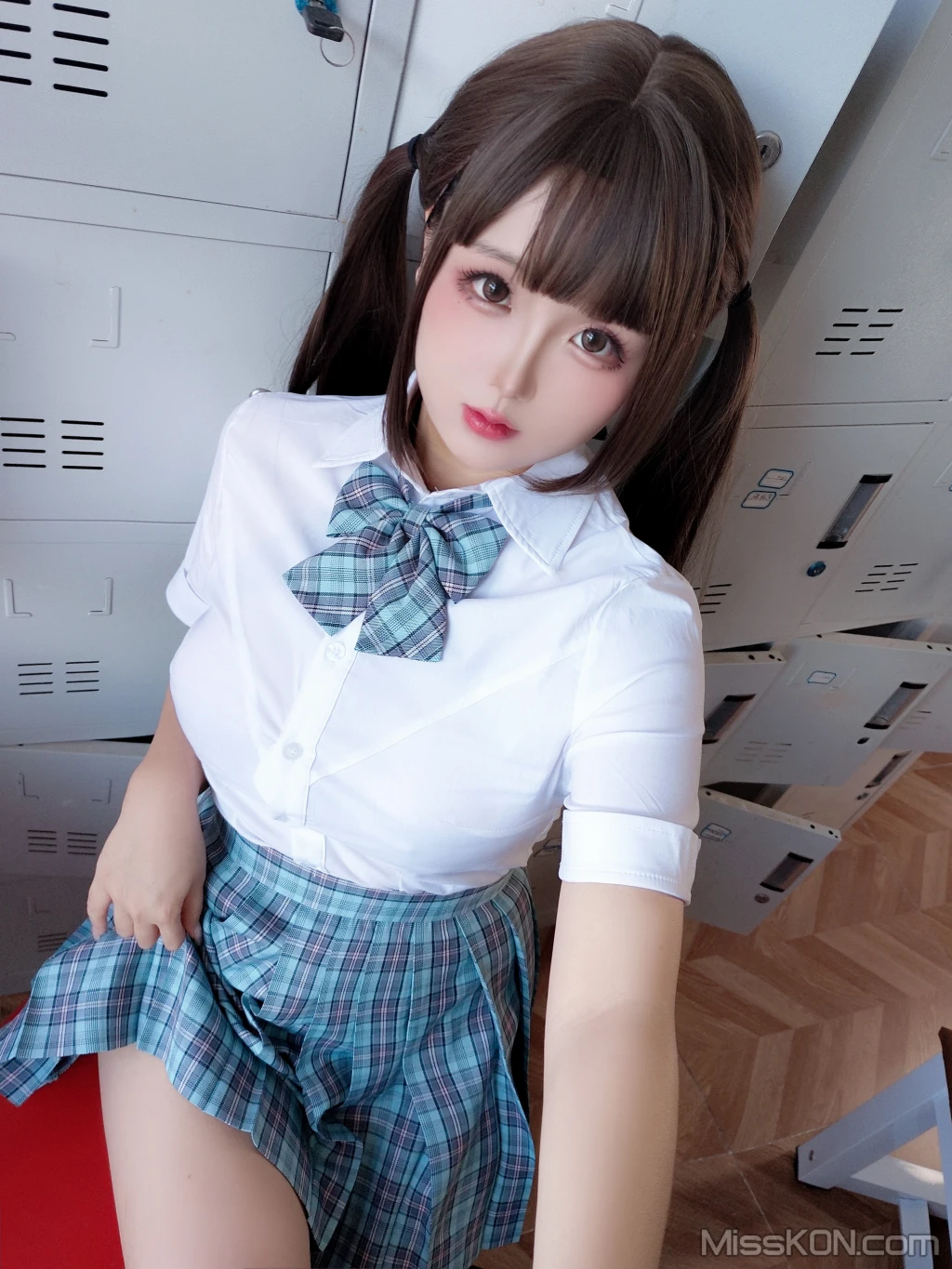 Coser@日奈娇: 更衣室