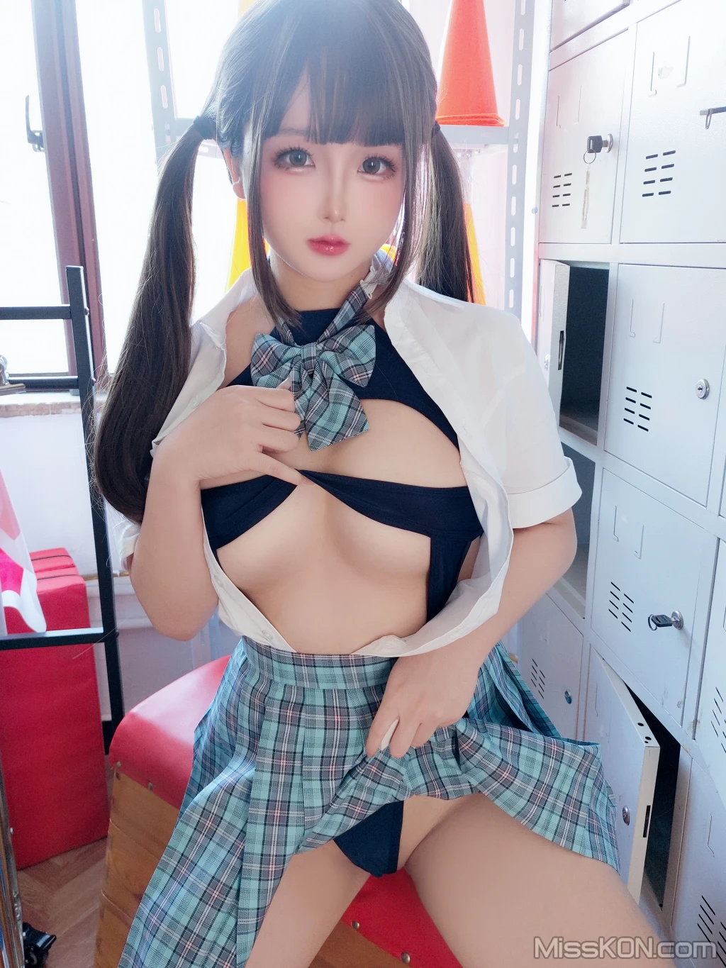 Coser@日奈娇: 更衣室