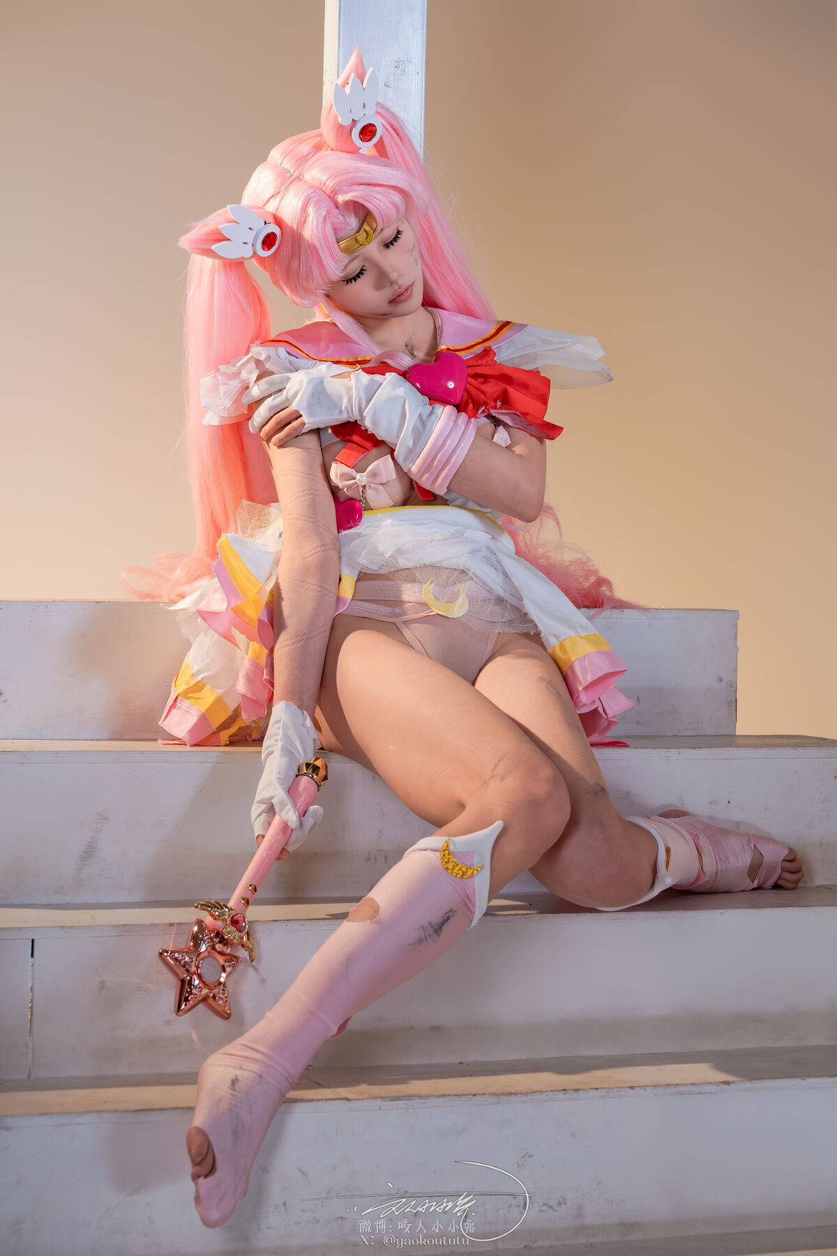 Coser@黏黏团子兔 – 小小兔大危机