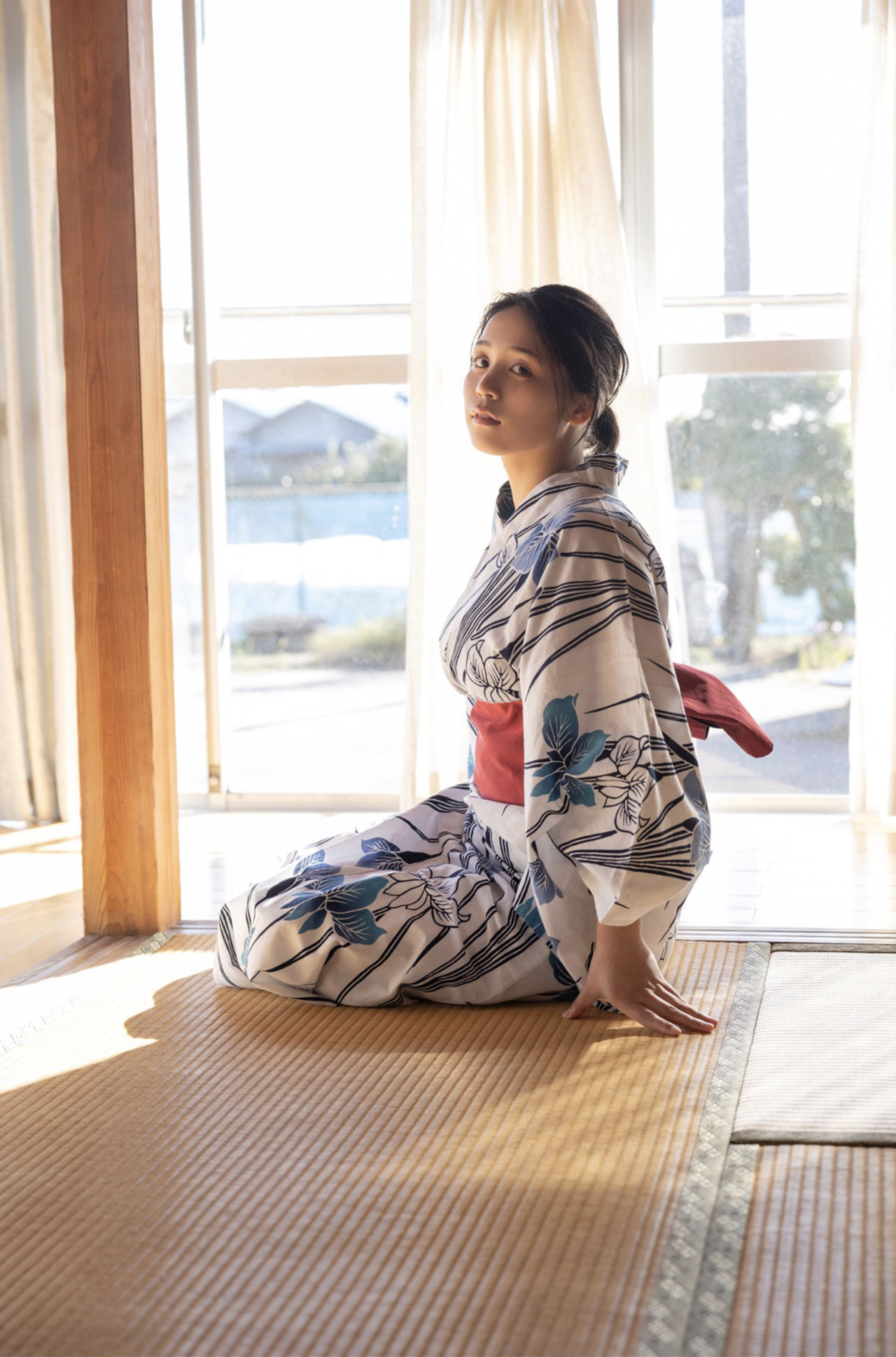 Miyabi Yamaoka 山岡雅弥, FRIDAYデジタル写真集 「彼女と暮らせば」 Set.01