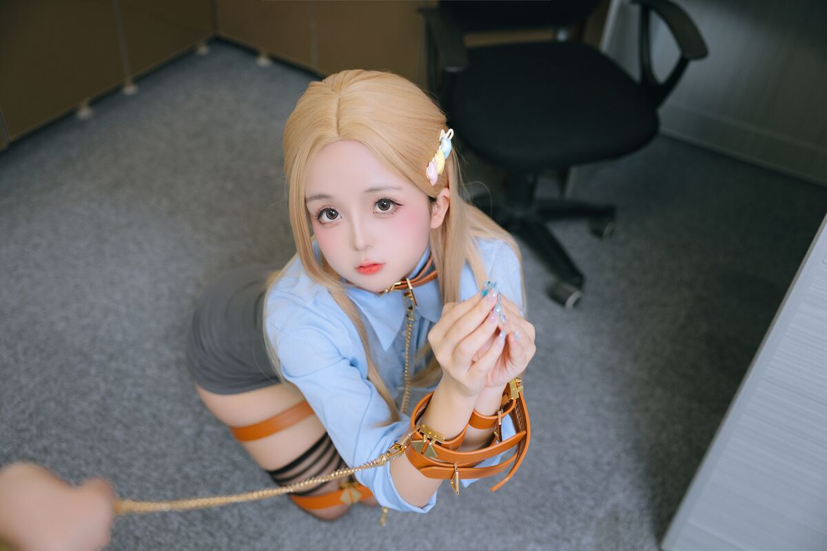 Coser@日奈娇 – 办公室 Part1