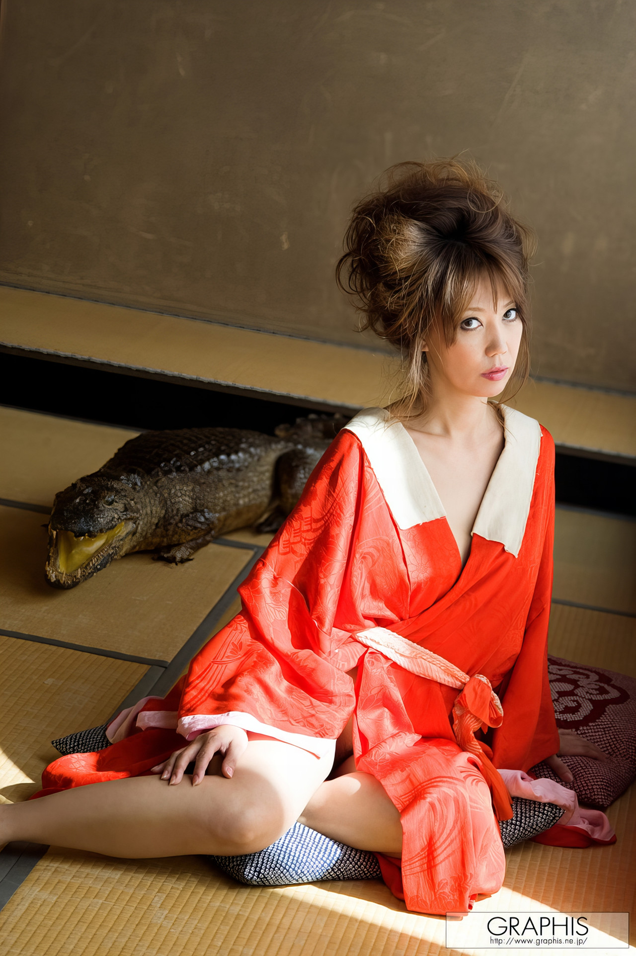 Hitomi Kaiman 貝満ひとみ, Graphis Special Contents [The Crocodile Lady] Vol.02