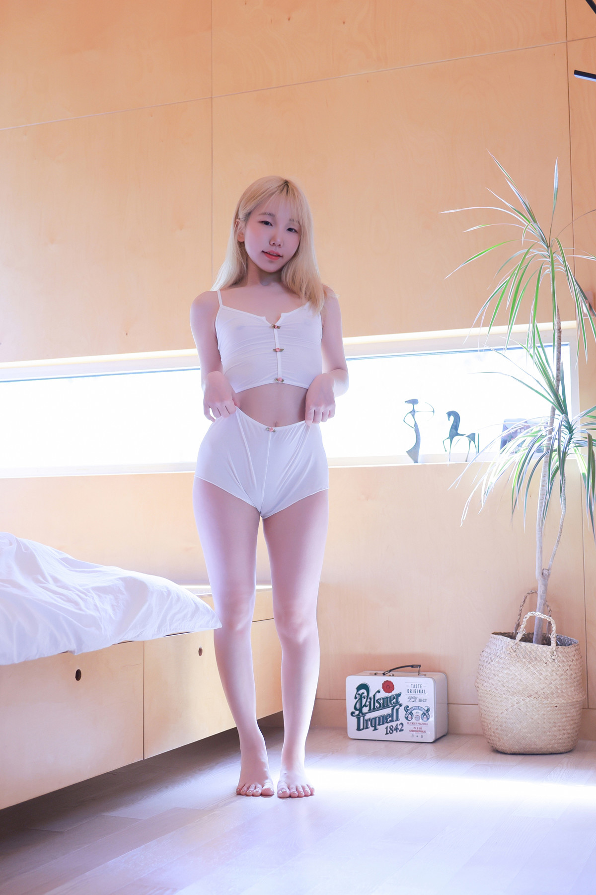 Han Yeri 한예리, SWEETBOX ‘Doki Doki’ Set.03