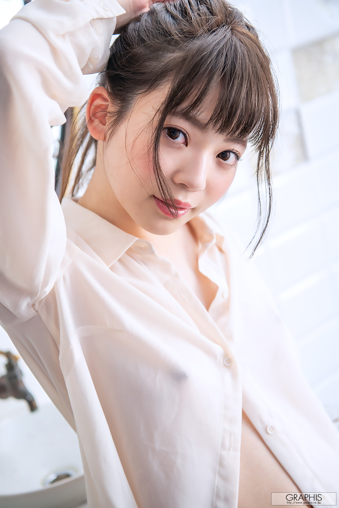 Izuna Maki 槙いずな, Graphis First Gravure 初脫ぎ娘 Vol.05