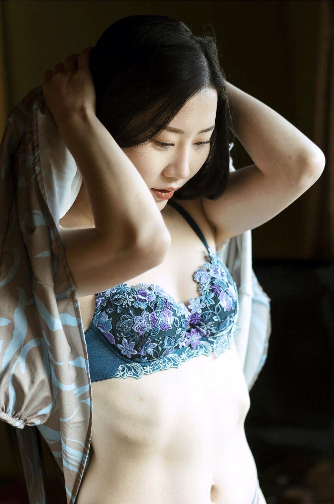 謎の美女17 ファースト写真集 『ひとひらの舞』 Set.01