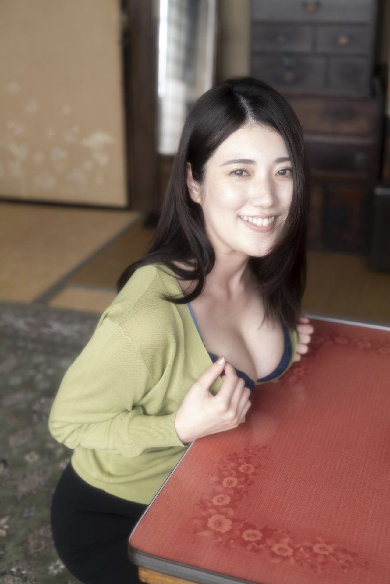 Aya Kusano 草野綾, デジタル写真集 [Exciting Girls ~もしもあのグラドルが若妻だったら~] Set.01