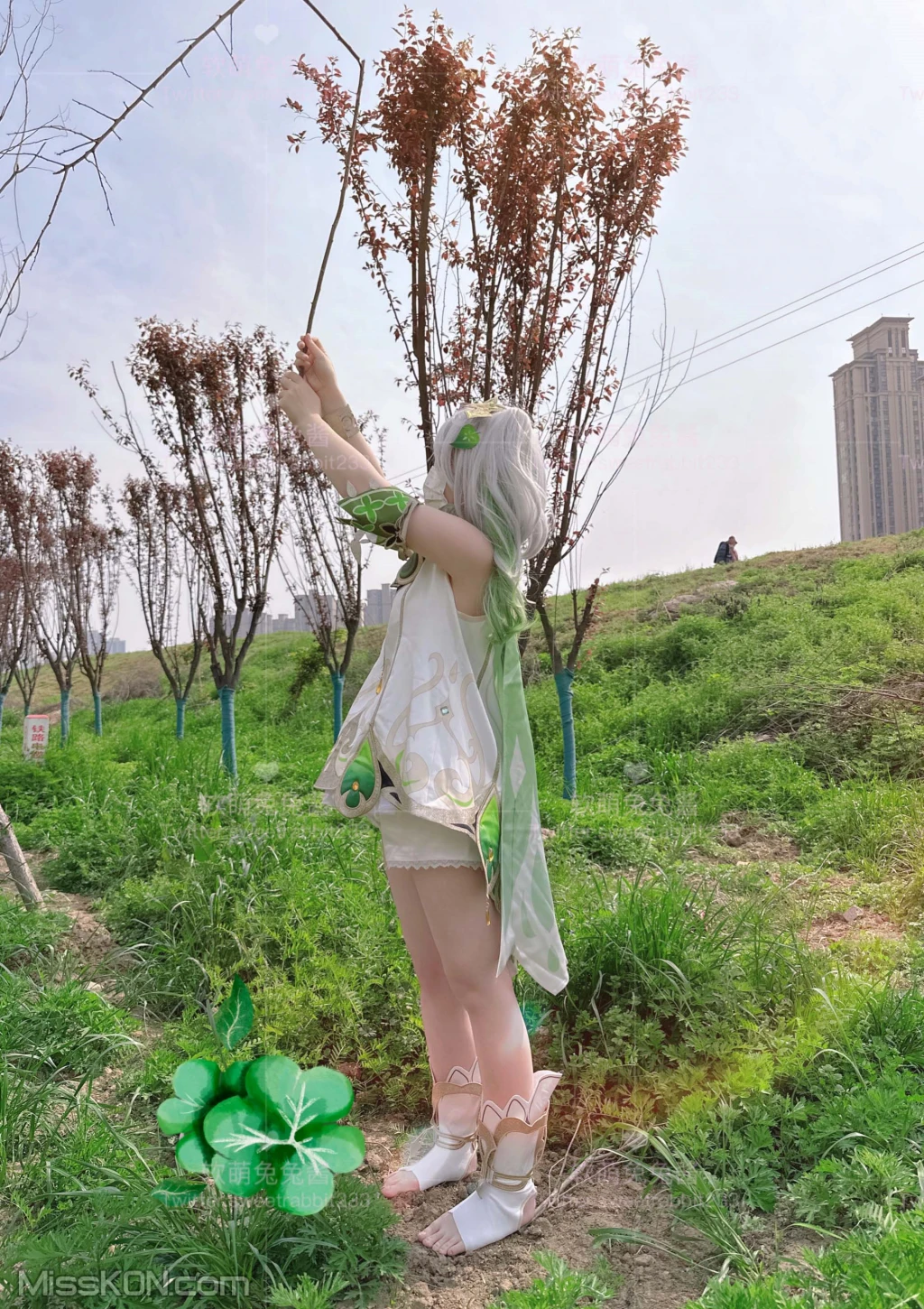 Coser@软萌兔兔酱_ COS草神纳西妲，水晶棒玩弄娇嫩菊花小骚穴，水嫩一线天白虎嫩B