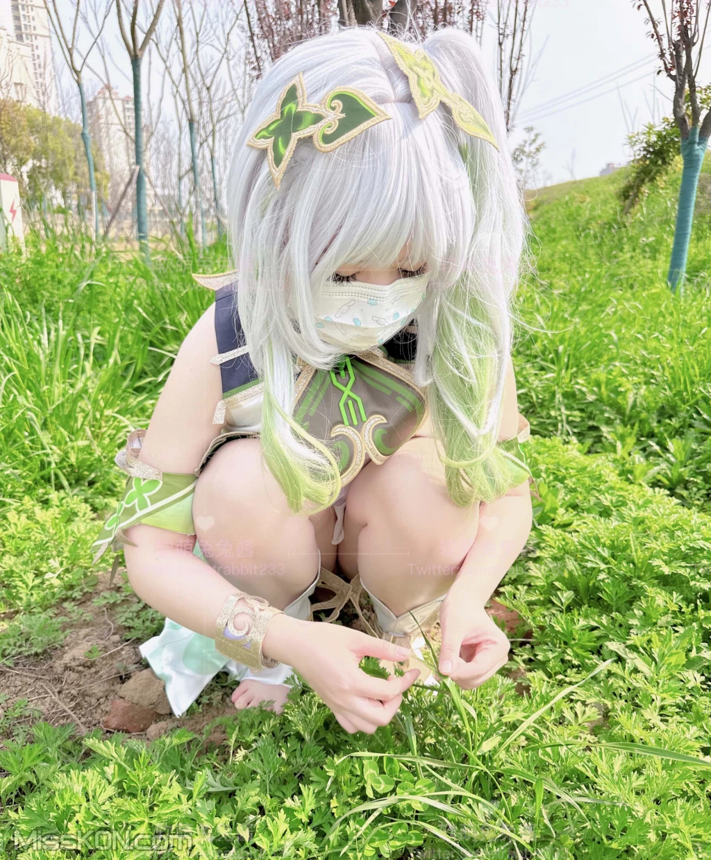 Coser@软萌兔兔酱_ COS草神纳西妲，水晶棒玩弄娇嫩菊花小骚穴，水嫩一线天白虎嫩B