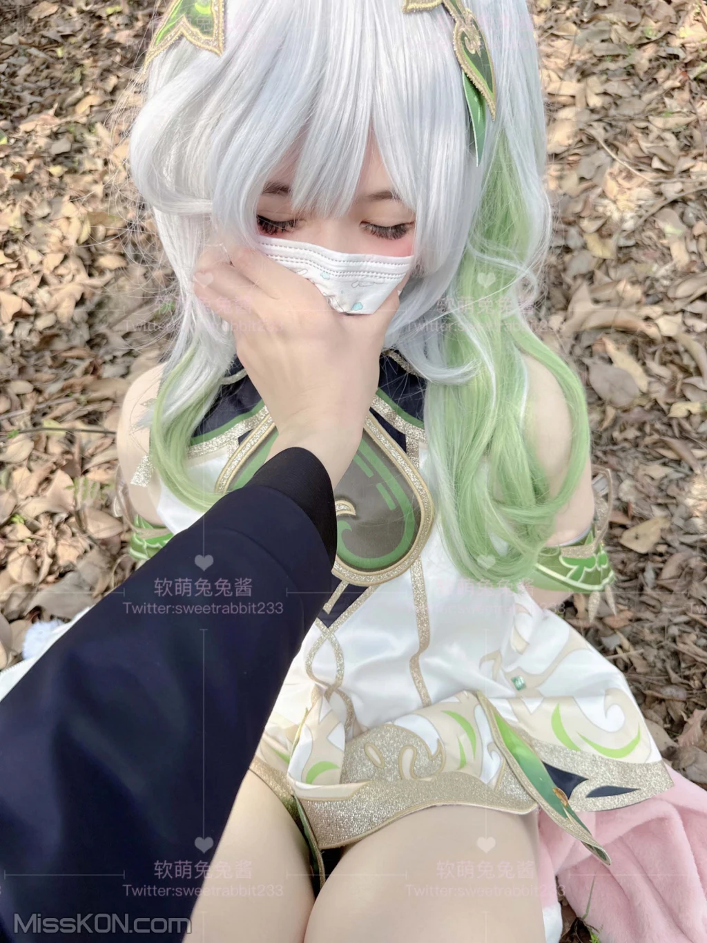 Coser@软萌兔兔酱_ COS草神纳西妲，水晶棒玩弄娇嫩菊花小骚穴，水嫩一线天白虎嫩B