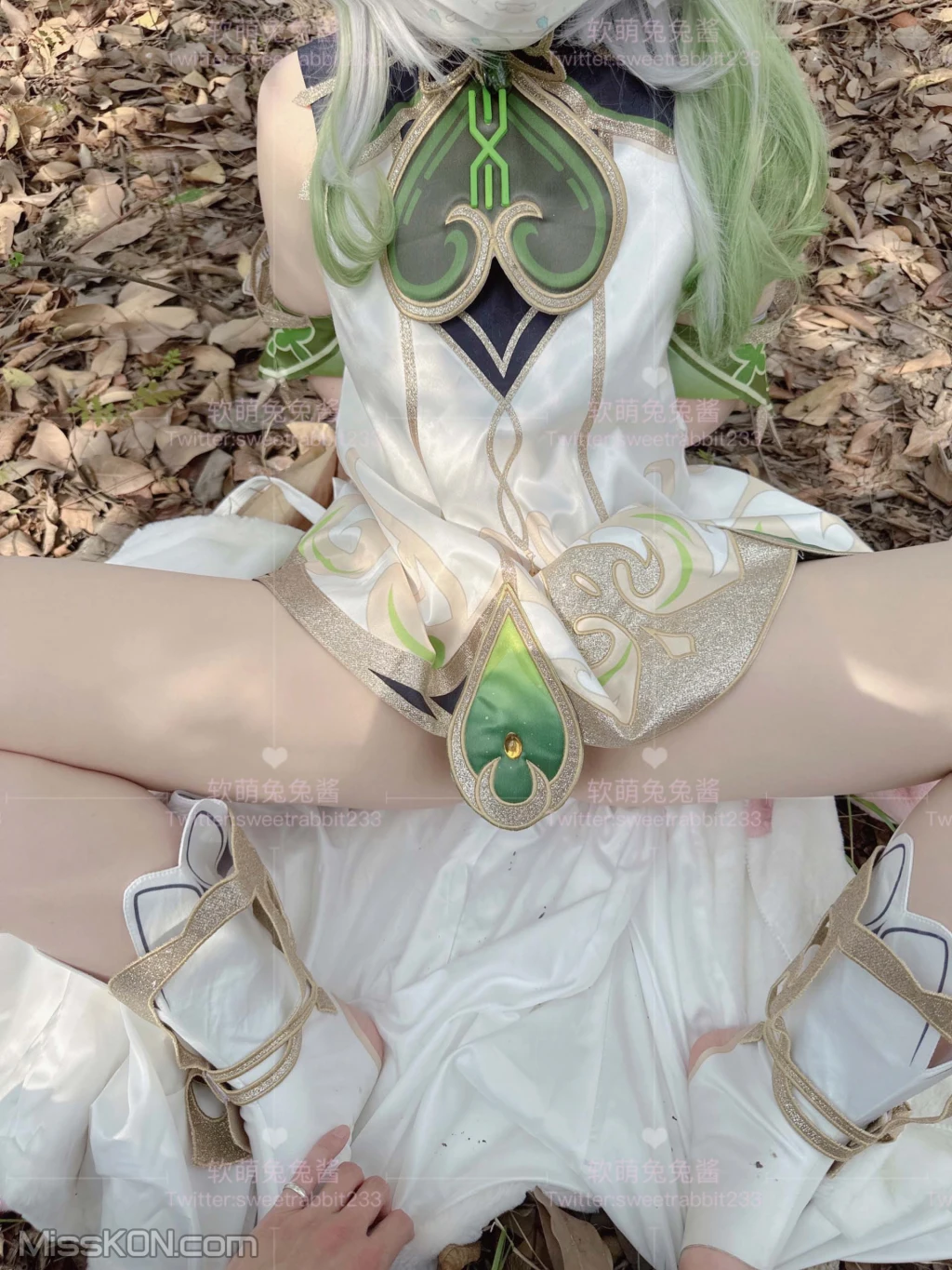 Coser@软萌兔兔酱_ COS草神纳西妲，水晶棒玩弄娇嫩菊花小骚穴，水嫩一线天白虎嫩B