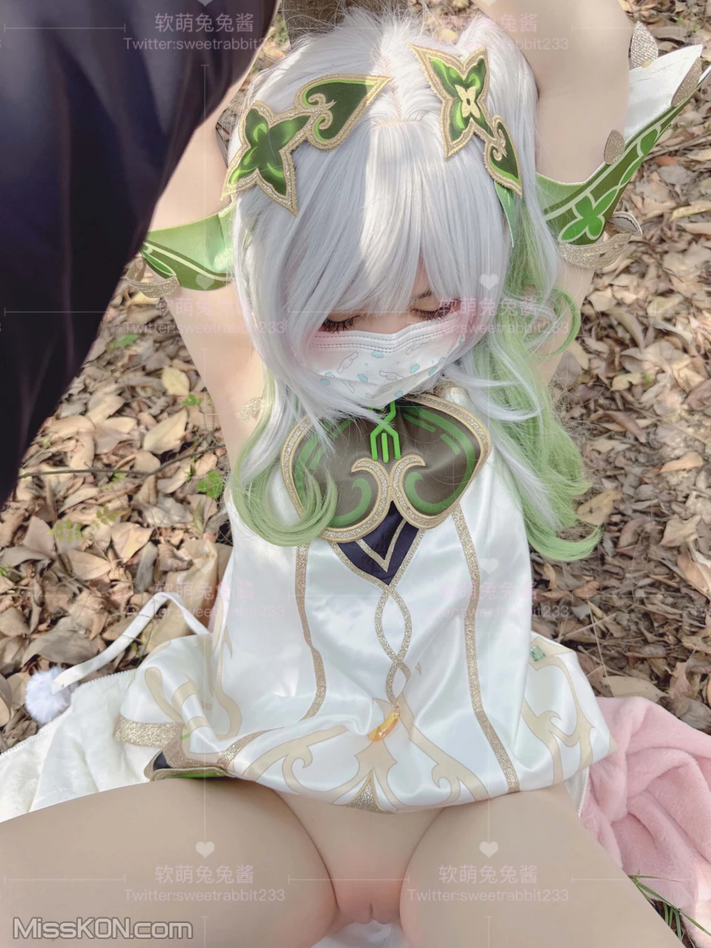 Coser@软萌兔兔酱_ COS草神纳西妲，水晶棒玩弄娇嫩菊花小骚穴，水嫩一线天白虎嫩B