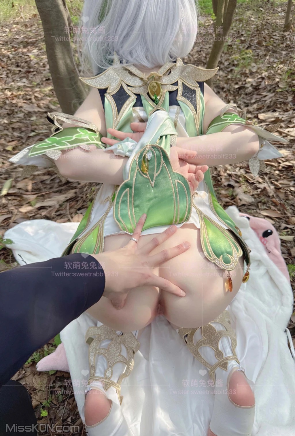 Coser@软萌兔兔酱_ COS草神纳西妲，水晶棒玩弄娇嫩菊花小骚穴，水嫩一线天白虎嫩B