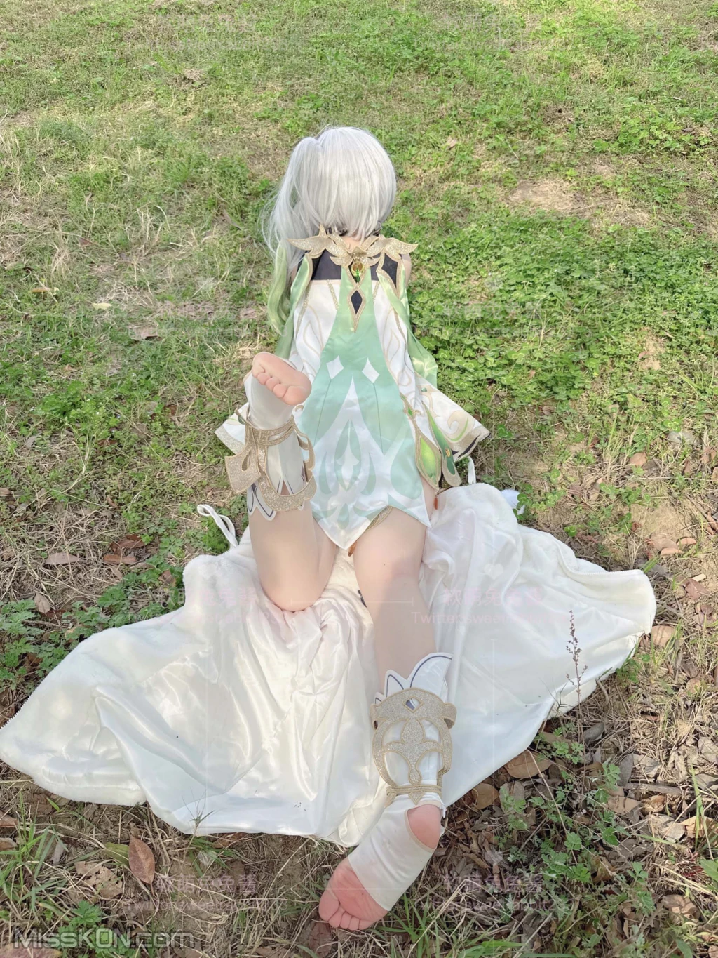 Coser@软萌兔兔酱_ COS草神纳西妲，水晶棒玩弄娇嫩菊花小骚穴，水嫩一线天白虎嫩B