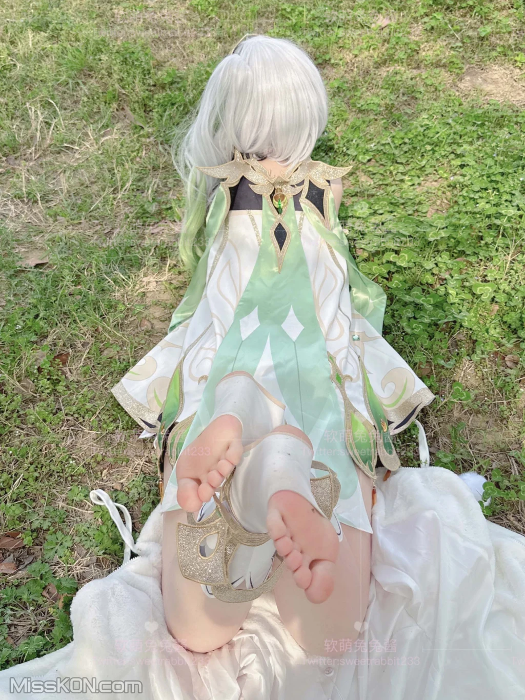 Coser@软萌兔兔酱_ COS草神纳西妲，水晶棒玩弄娇嫩菊花小骚穴，水嫩一线天白虎嫩B