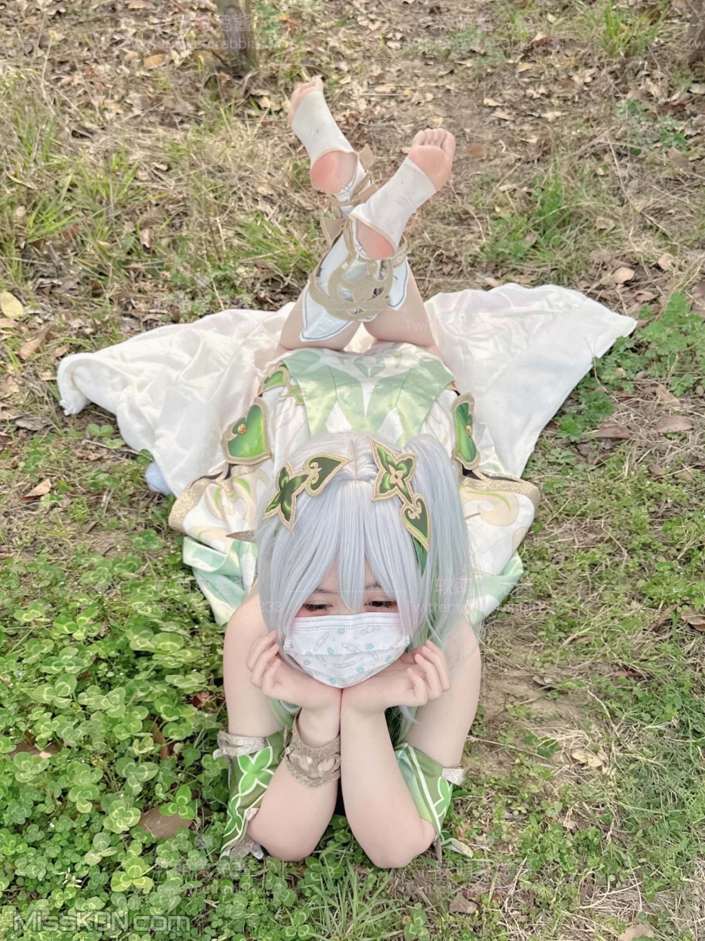 Coser@软萌兔兔酱_ COS草神纳西妲，水晶棒玩弄娇嫩菊花小骚穴，水嫩一线天白虎嫩B