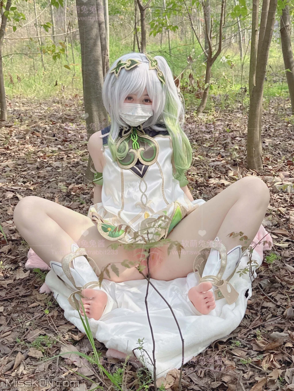 Coser@软萌兔兔酱_ COS草神纳西妲，水晶棒玩弄娇嫩菊花小骚穴，水嫩一线天白虎嫩B