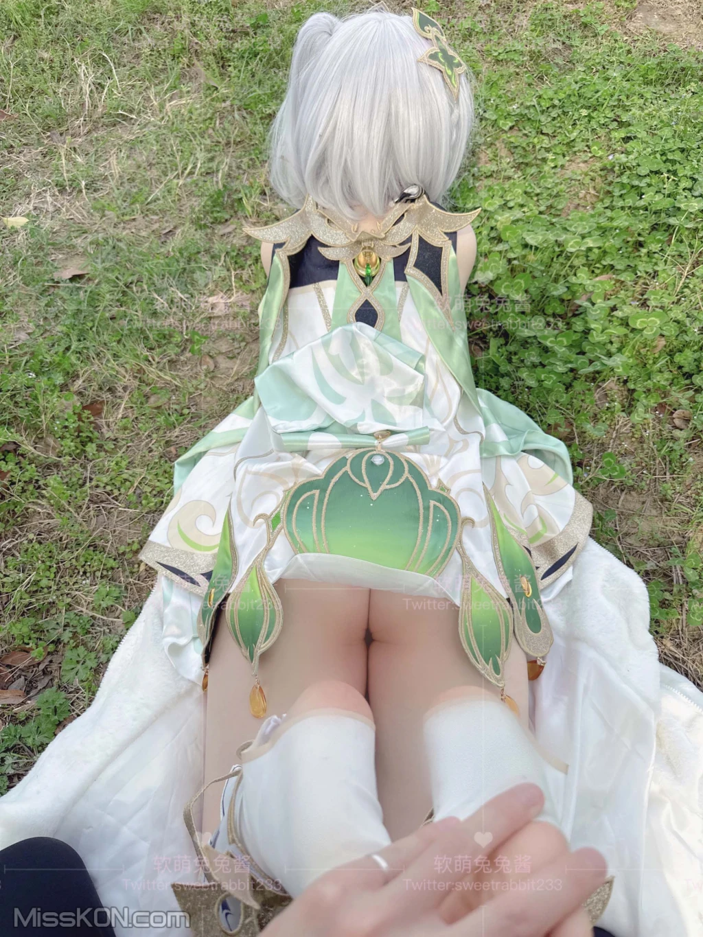 Coser@软萌兔兔酱_ COS草神纳西妲，水晶棒玩弄娇嫩菊花小骚穴，水嫩一线天白虎嫩B