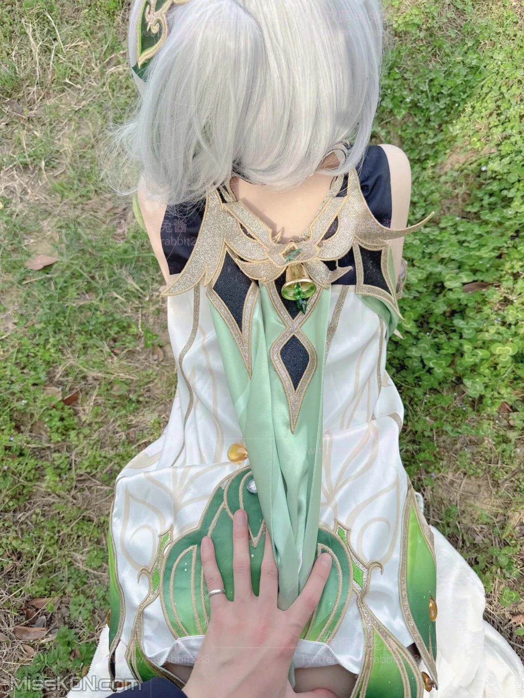 Coser@软萌兔兔酱_ COS草神纳西妲，水晶棒玩弄娇嫩菊花小骚穴，水嫩一线天白虎嫩B