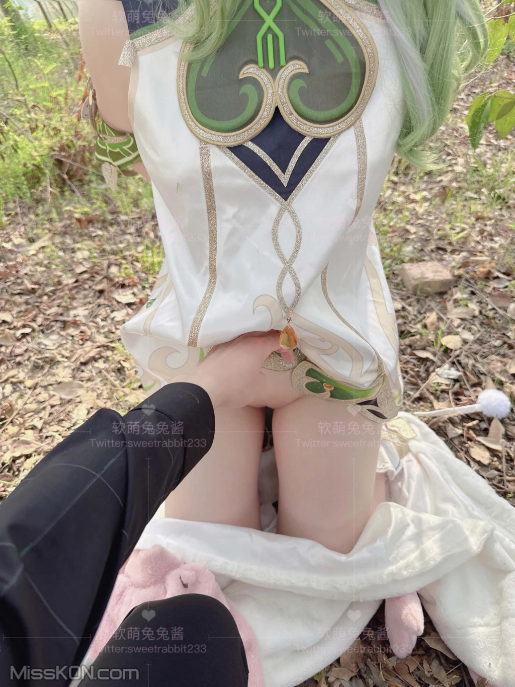 Coser@软萌兔兔酱_ COS草神纳西妲，水晶棒玩弄娇嫩菊花小骚穴，水嫩一线天白虎嫩B