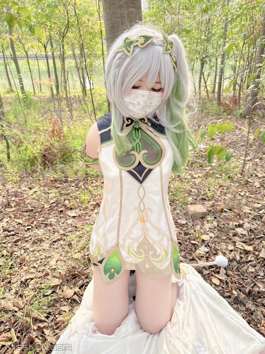 Coser@软萌兔兔酱_ COS草神纳西妲，水晶棒玩弄娇嫩菊花小骚穴，水嫩一线天白虎嫩B