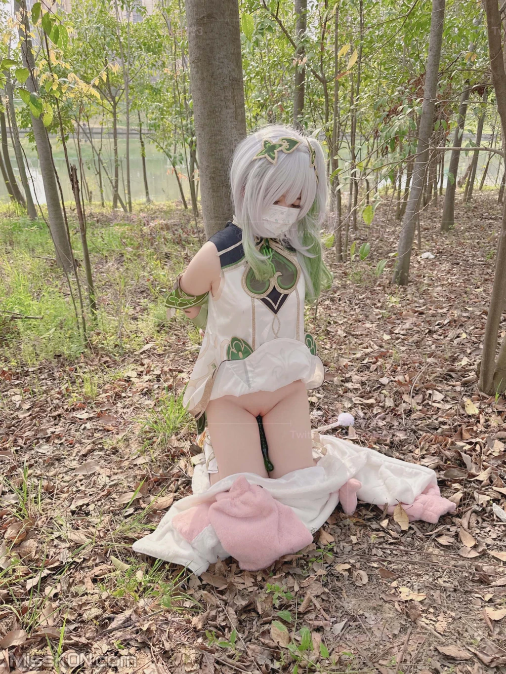 Coser@软萌兔兔酱_ COS草神纳西妲，水晶棒玩弄娇嫩菊花小骚穴，水嫩一线天白虎嫩B