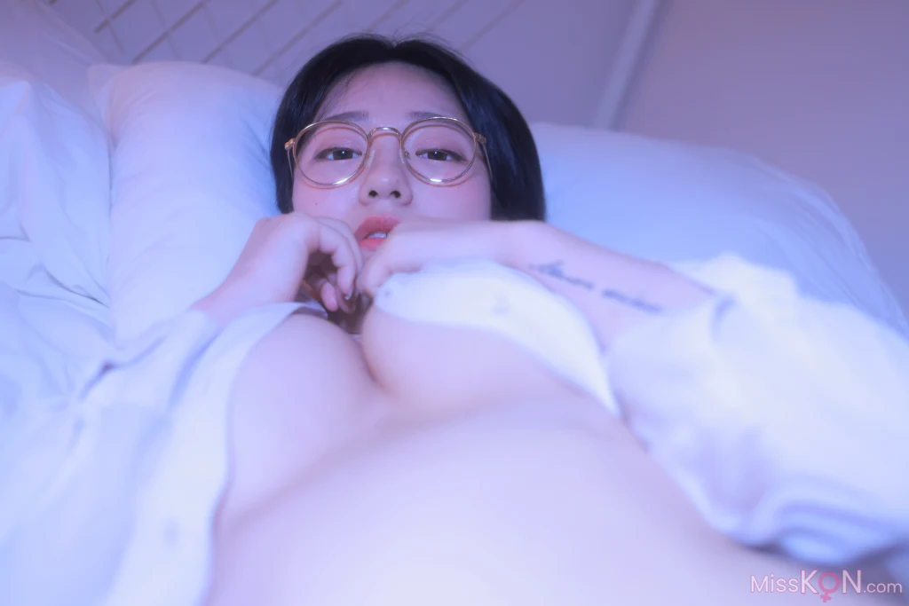 Sehee (세희)_ Glasses Shirt