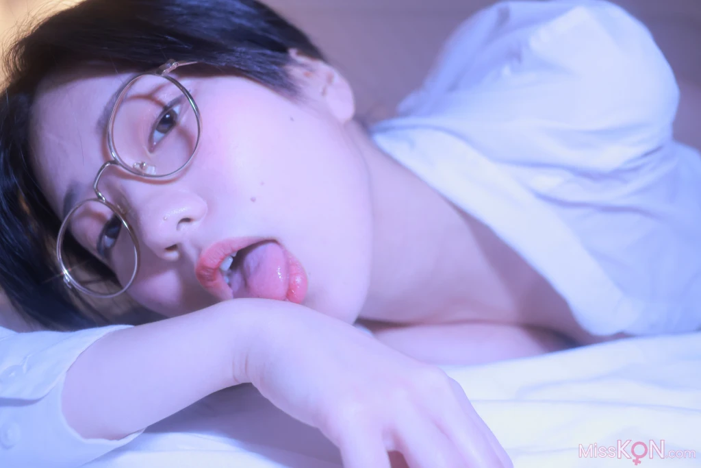 Sehee (세희)_ Glasses Shirt