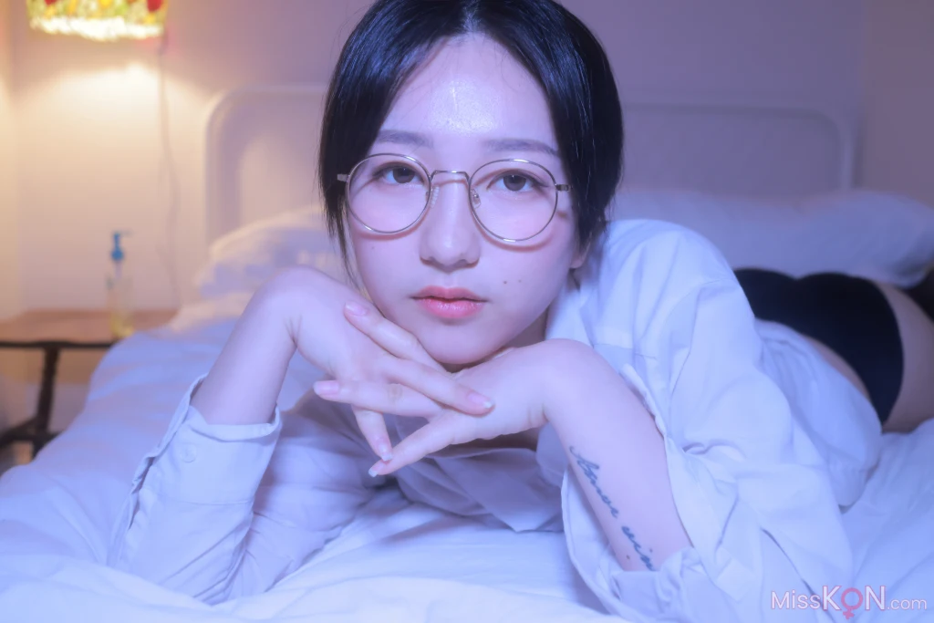 Sehee (세희)_ Glasses Shirt