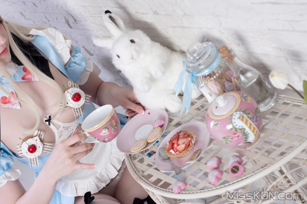 Coser@Candy_Ball_ Alice in Easterland