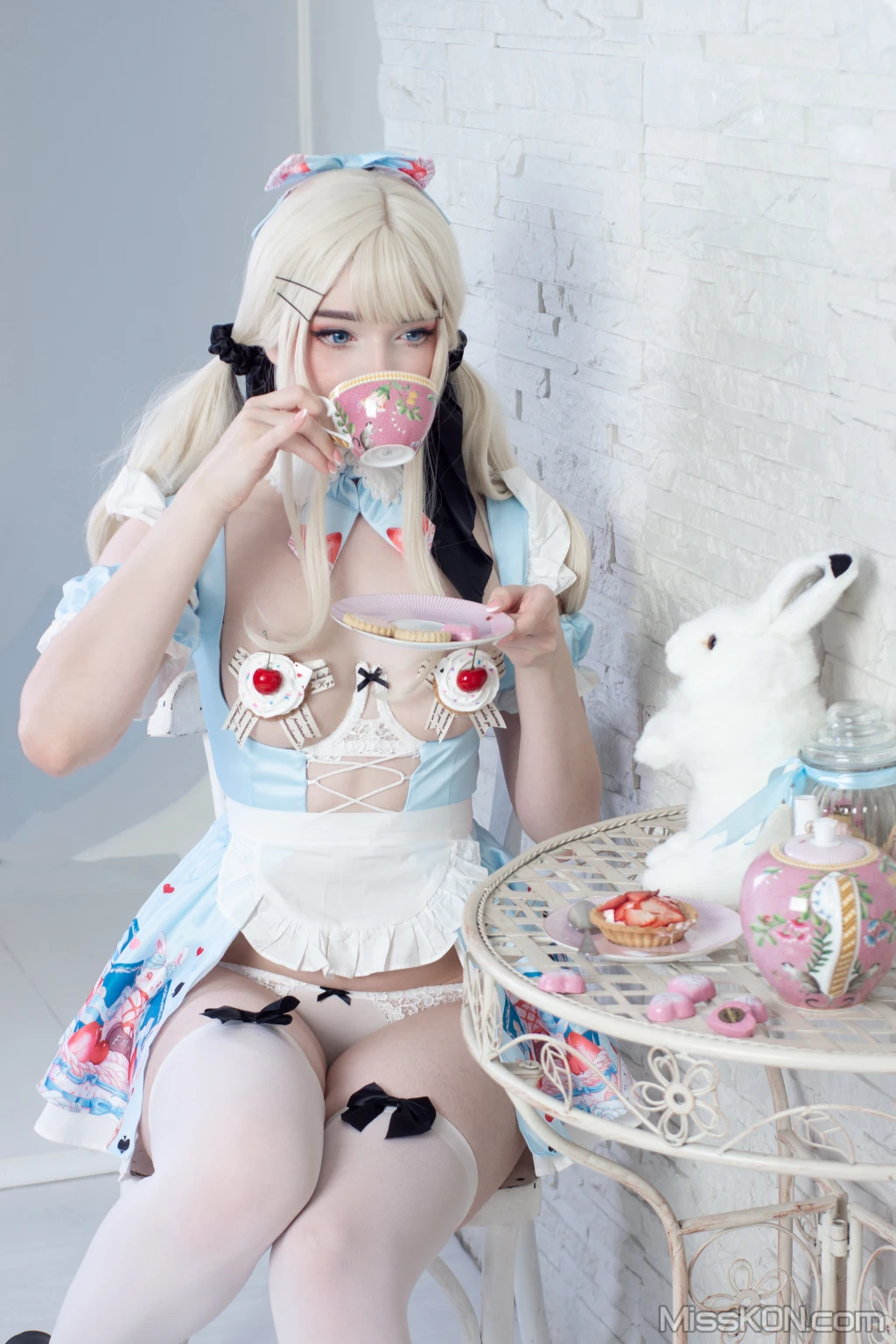 Coser@Candy_Ball_ Alice in Easterland