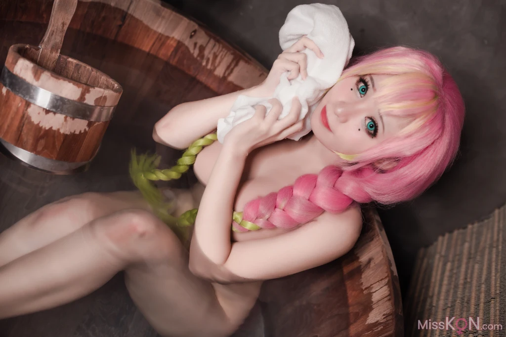 Coser@MeenFox_ Mitsuri Kanroji (Onsen Version 18+)