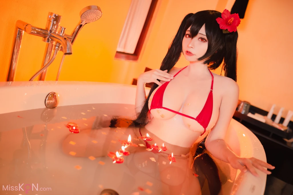 Coser@MeenFox_ Taihou Azur Lane (Micro Bikini Suit) 18+