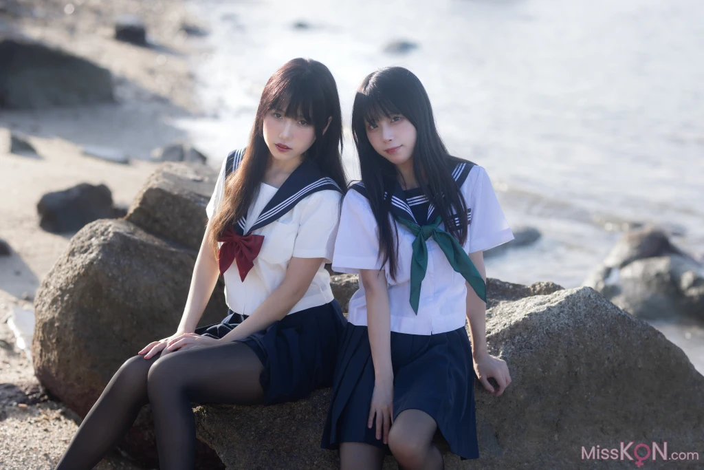 Coser@不呆猫 & 三無人型_ 水手服百合黑丝