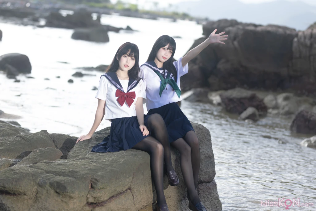 Coser@不呆猫 & 三無人型_ 水手服百合黑丝