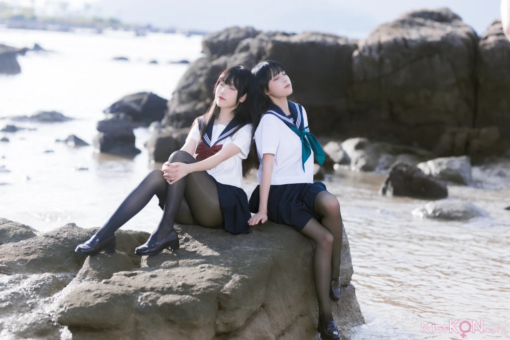 Coser@不呆猫 & 三無人型_ 水手服百合黑丝