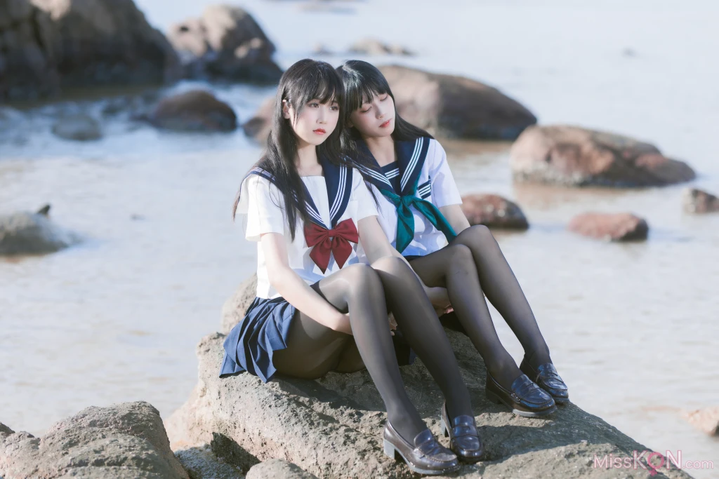 Coser@不呆猫 & 三無人型_ 水手服百合黑丝