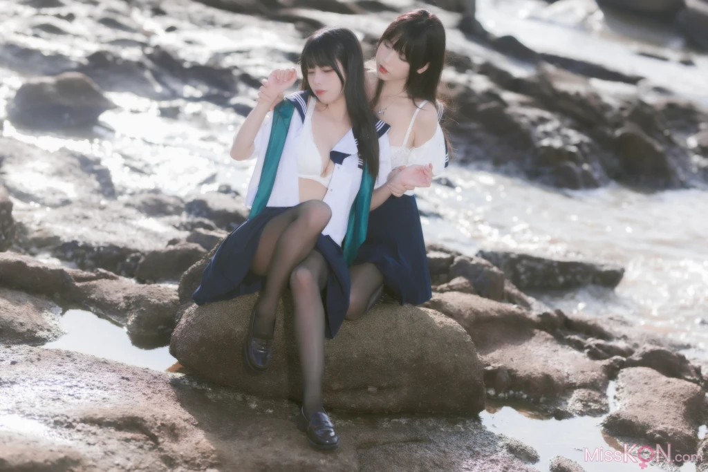 Coser@不呆猫 & 三無人型_ 水手服百合黑丝