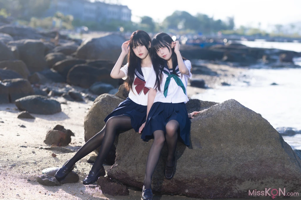 Coser@不呆猫 & 三無人型_ 水手服百合黑丝