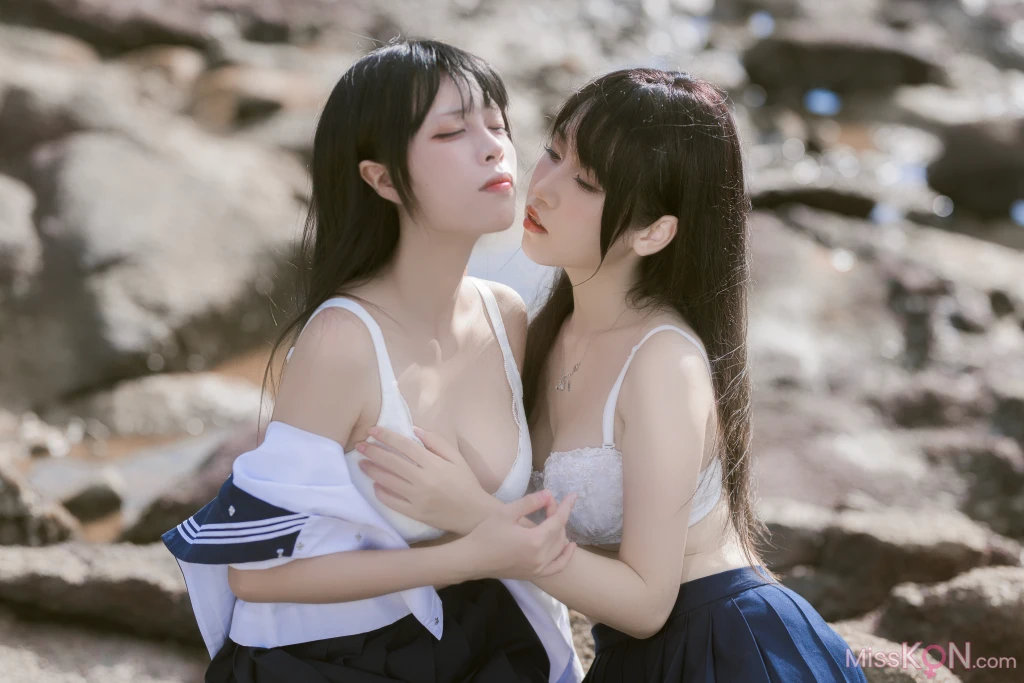 Coser@不呆猫 & 三無人型_ 水手服百合黑丝