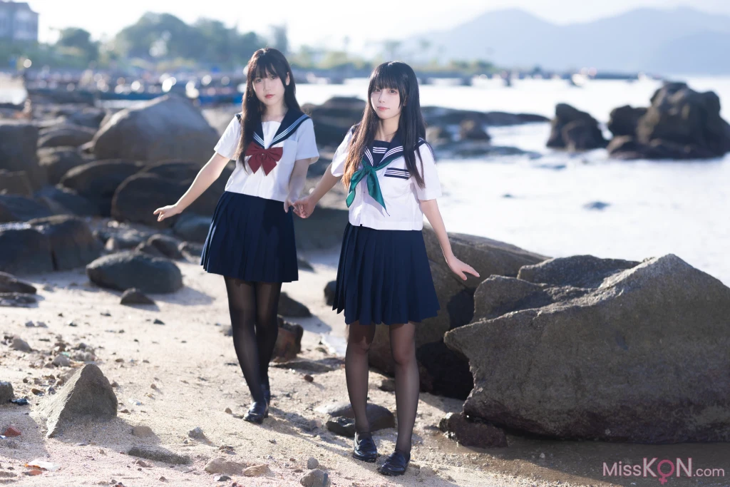 Coser@不呆猫 & 三無人型_ 水手服百合黑丝