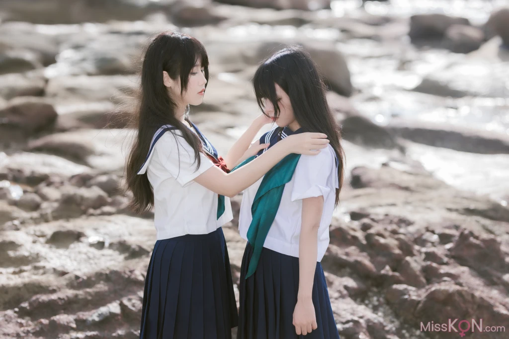 Coser@不呆猫 & 三無人型_ 水手服百合黑丝