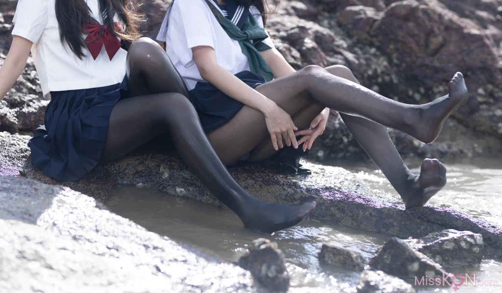 Coser@不呆猫 & 三無人型_ 水手服百合黑丝