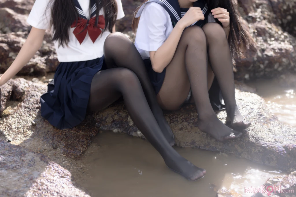 Coser@不呆猫 & 三無人型_ 水手服百合黑丝