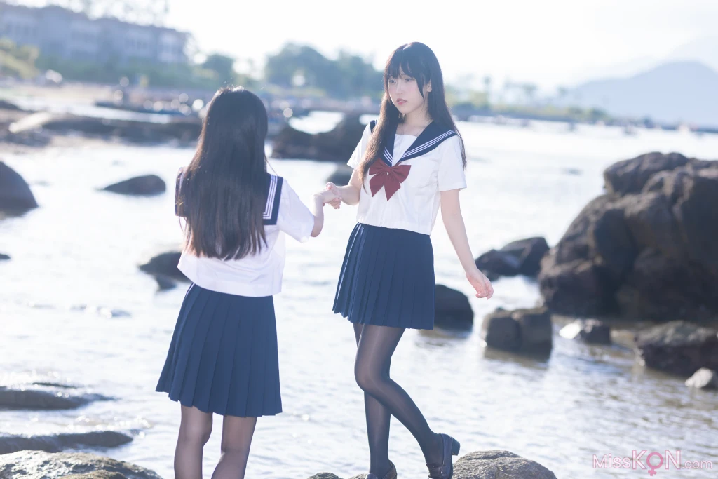 Coser@不呆猫 & 三無人型_ 水手服百合黑丝