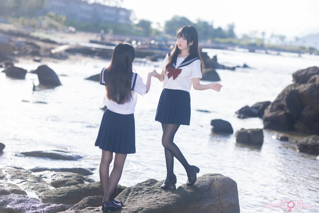 Coser@不呆猫 & 三無人型_ 水手服百合黑丝