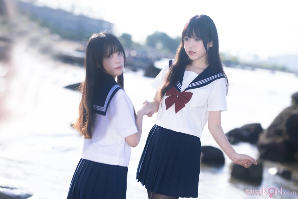 Coser@不呆猫 & 三無人型_ 水手服百合黑丝