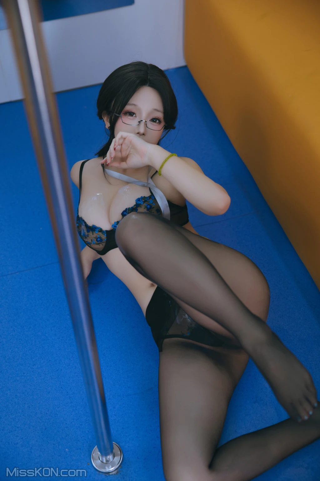 Coser@日奈娇_ 地铁OL