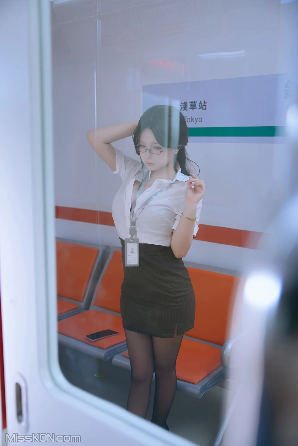 Coser@日奈娇_ 地铁OL