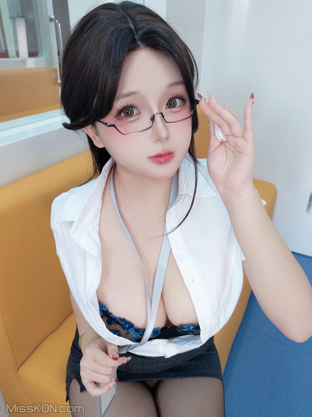 Coser@日奈娇_ 地铁OL