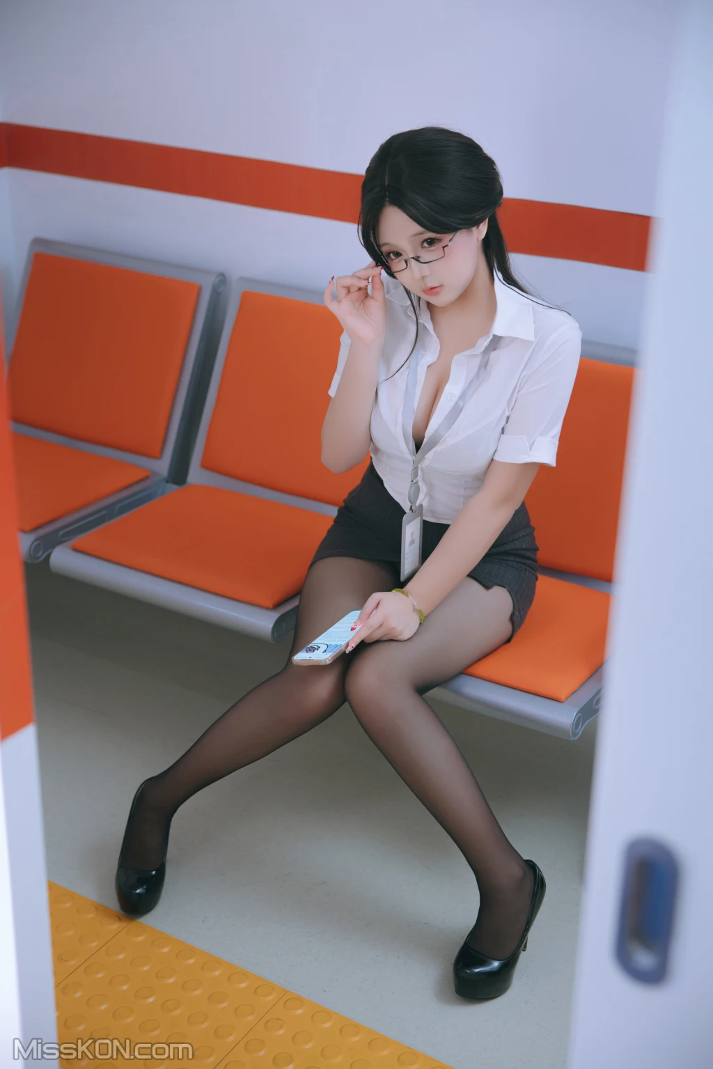 Coser@日奈娇_ 地铁OL